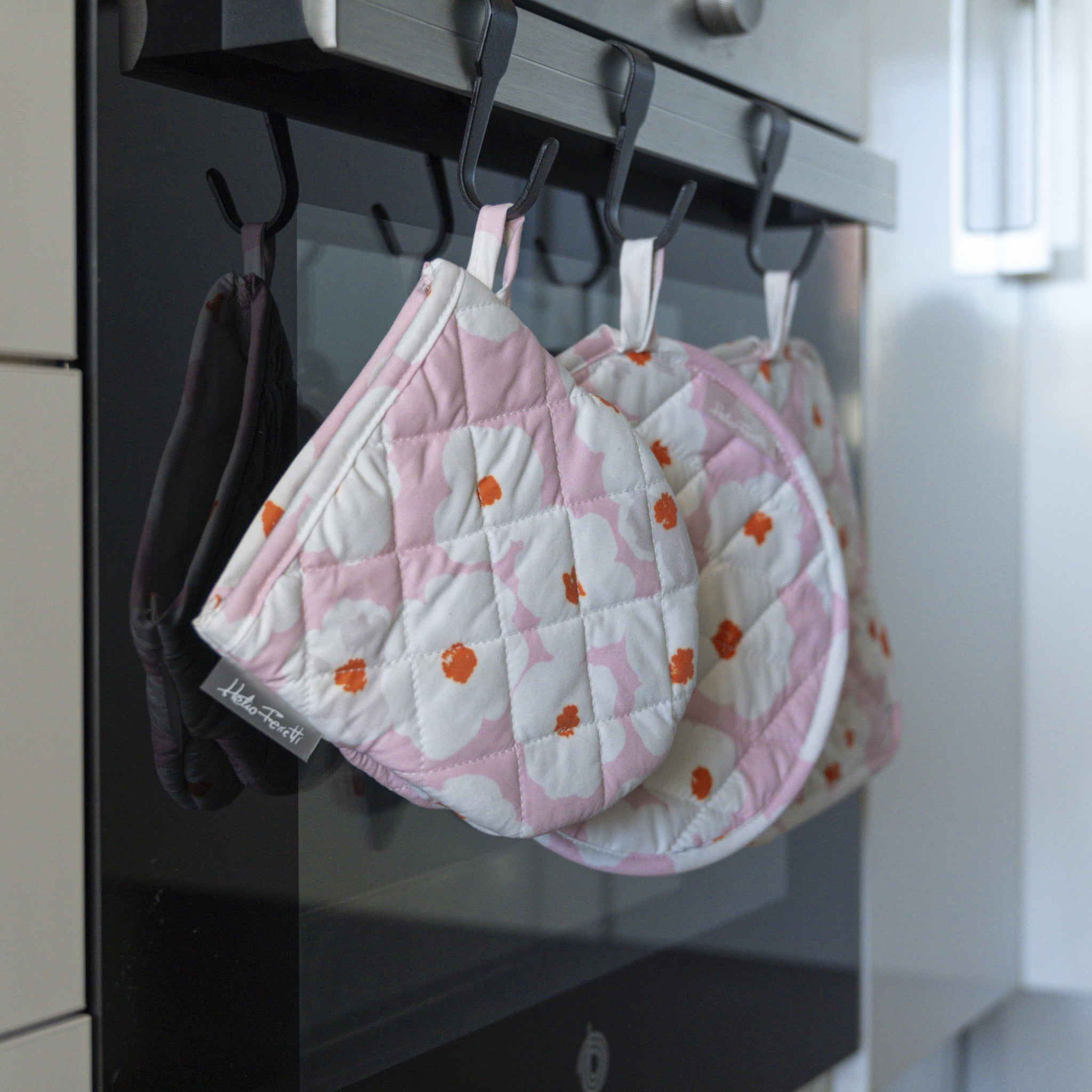 PINK FLORAL OVEN MITT AND CLOTH SET